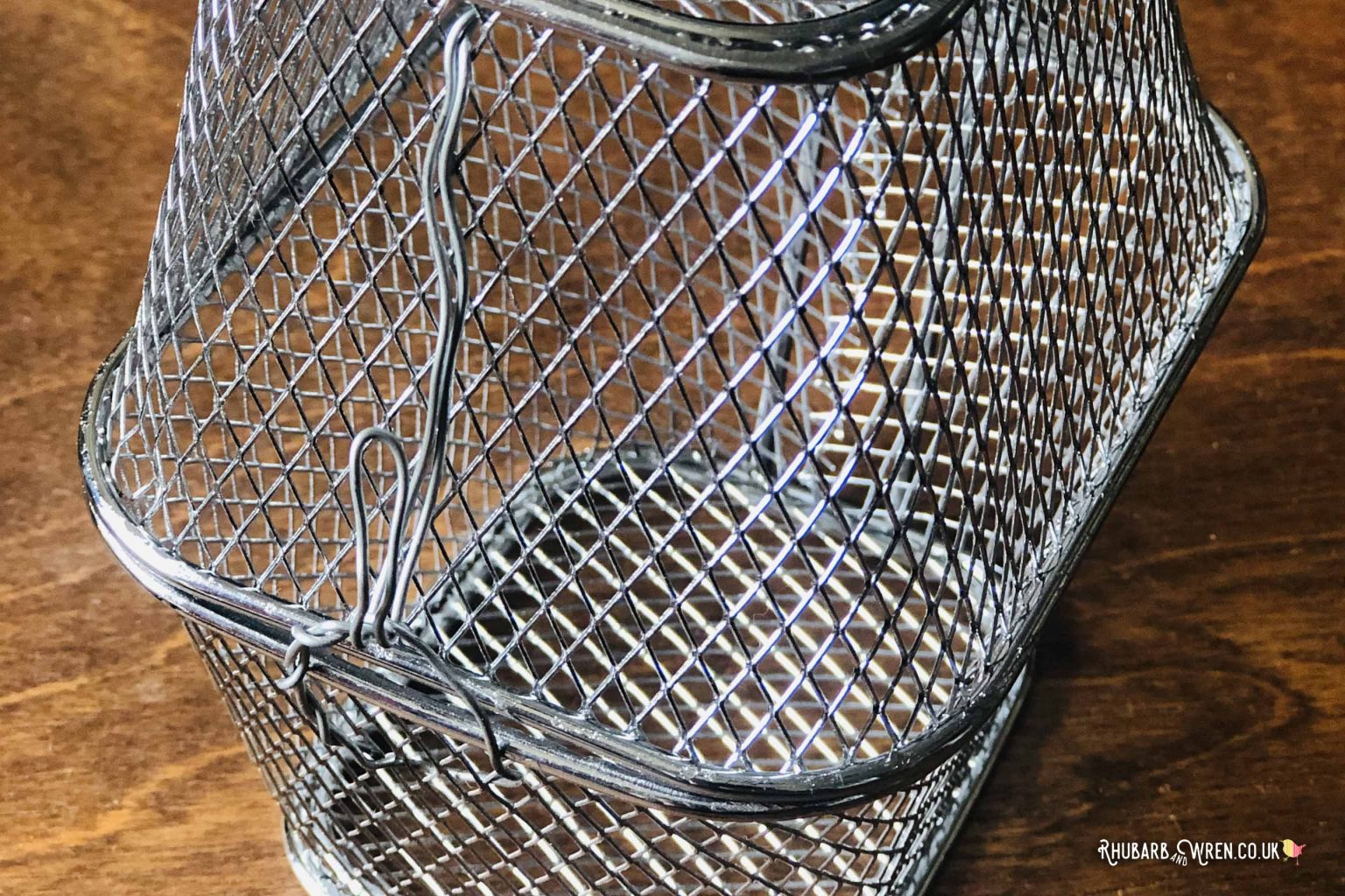 Close up of the fastener on a campfire popcorn cage